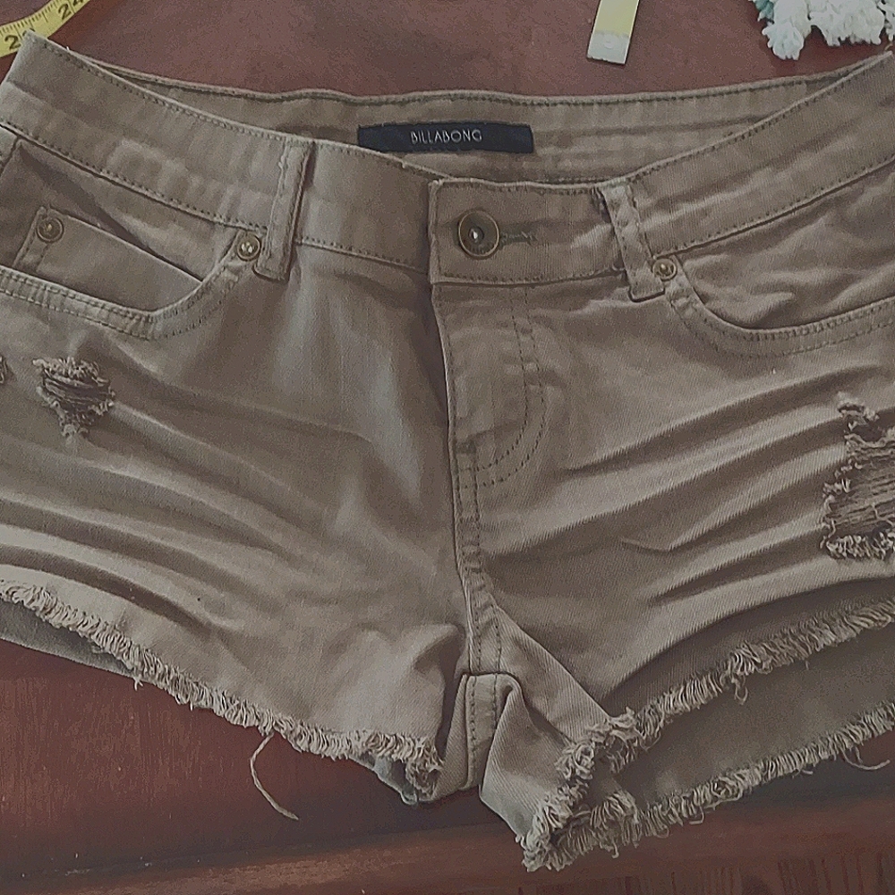 Billabong distressed shorts 25